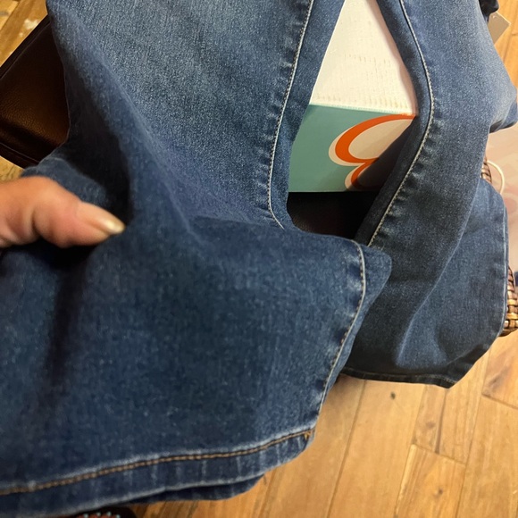 Capris NWT - Picture 4 of 8